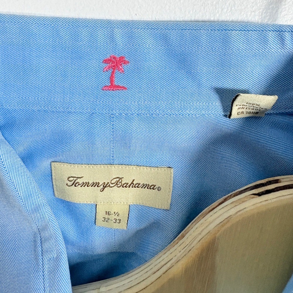 Tommy Bahama Mens Light Blue Herringbone Cotton Button Down Shirt 16.5 32/33 - Picture 2 of 4